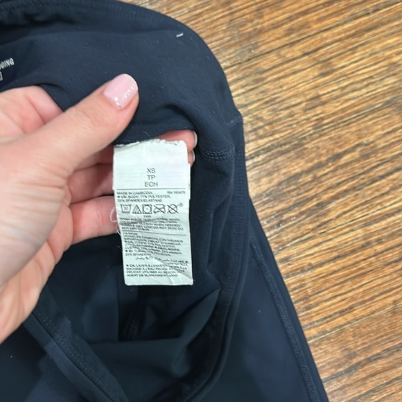 Old Navy Go Dry Elevate Leggings in Navy - Picture 6 of 7